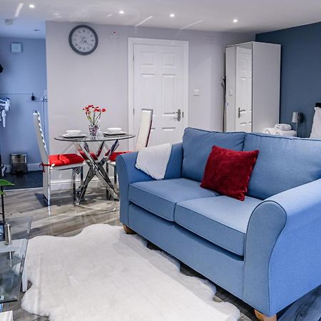 Luxury One Bedroom Guesthouse M6, Junction 10 Walsall Willenhall Екстериор снимка
