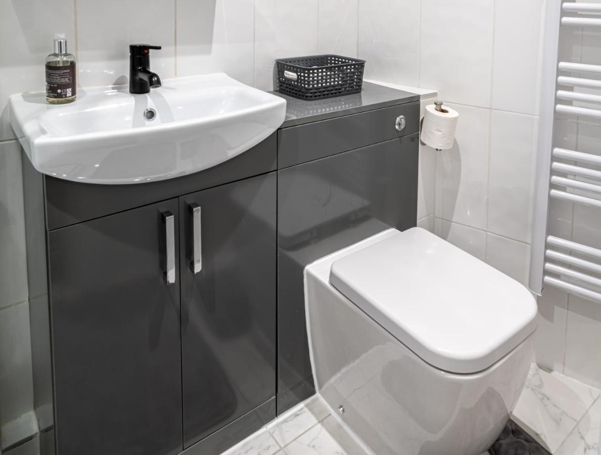 Luxury One Bedroom Guesthouse M6, Junction 10 Walsall Willenhall Екстериор снимка