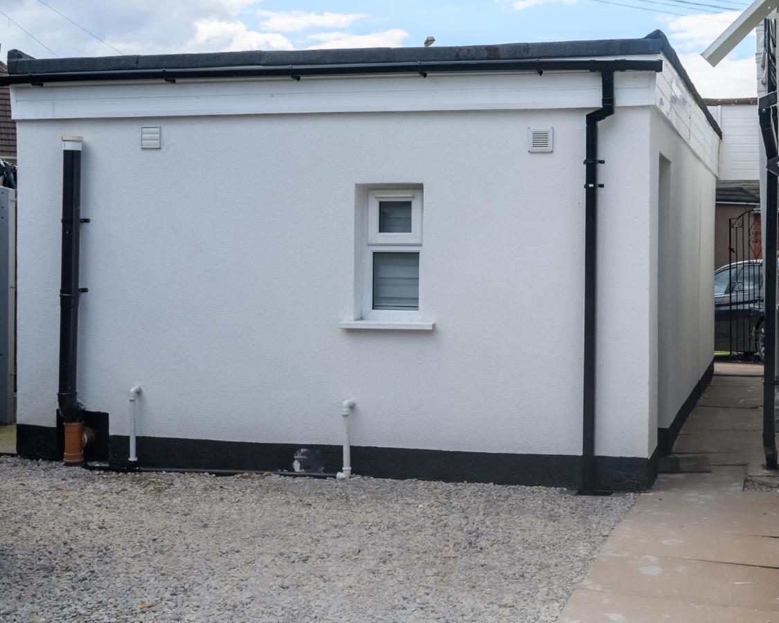 Luxury One Bedroom Guesthouse M6, Junction 10 Walsall Willenhall Екстериор снимка