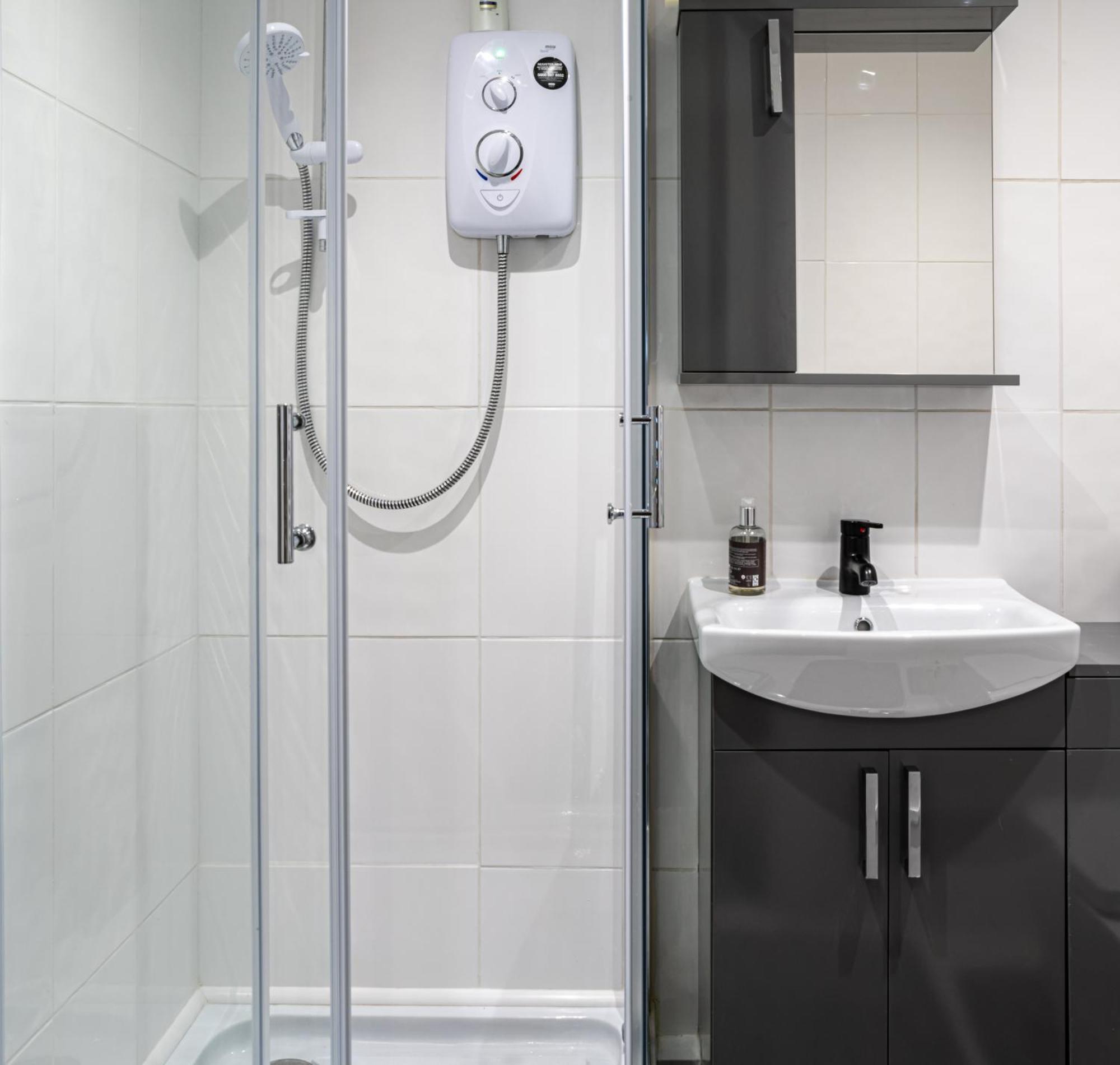 Luxury One Bedroom Guesthouse M6, Junction 10 Walsall Willenhall Екстериор снимка